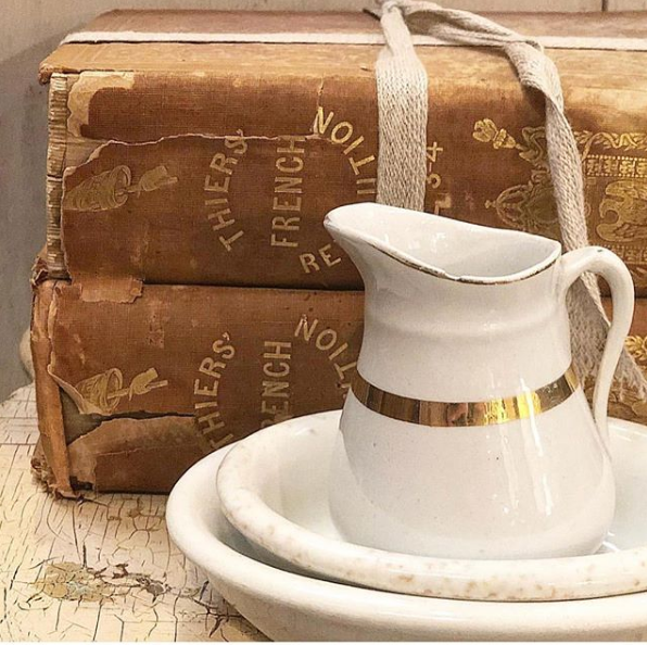 Amazing 11 Old Farmhouse to Creating