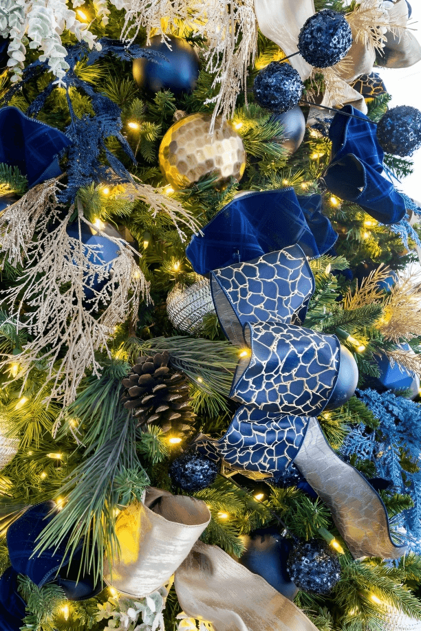 10.Navy Blue Outdoor Tree Decorations: