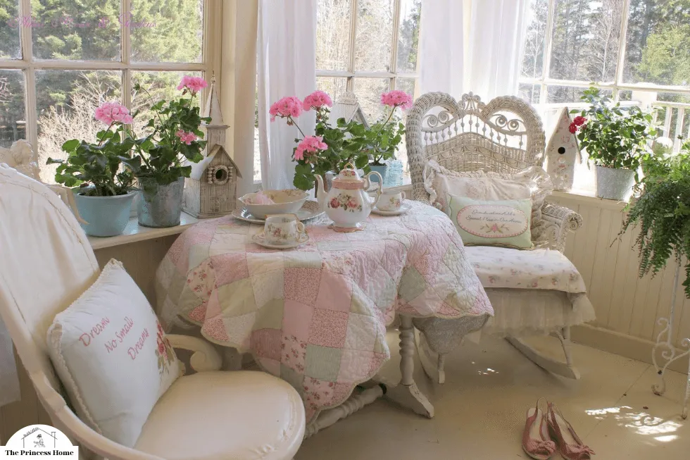 Outdoor Pillows and Cushions: