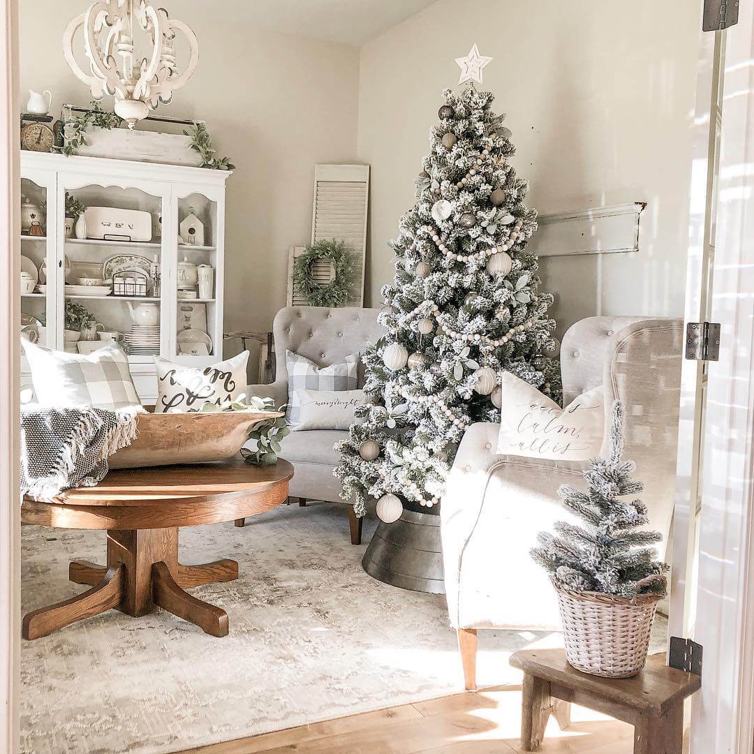 Adorable Rustic Christmas Farmhouse Tour