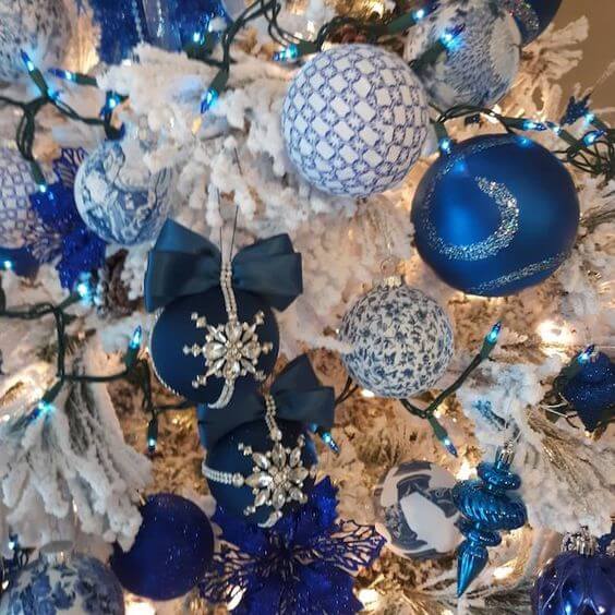 4.Elegant Navy Blue Ornaments