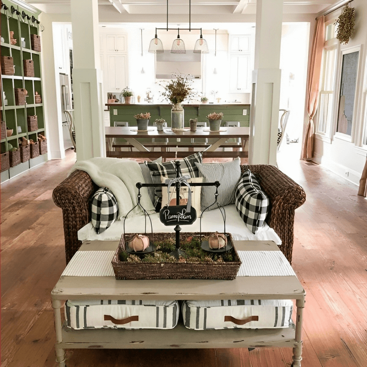 Charming Rustic Farmhouse for Fall Home Tour: Embrace Cozy Elegance