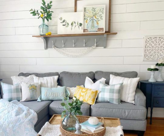 Beautiful summer decor cottage style