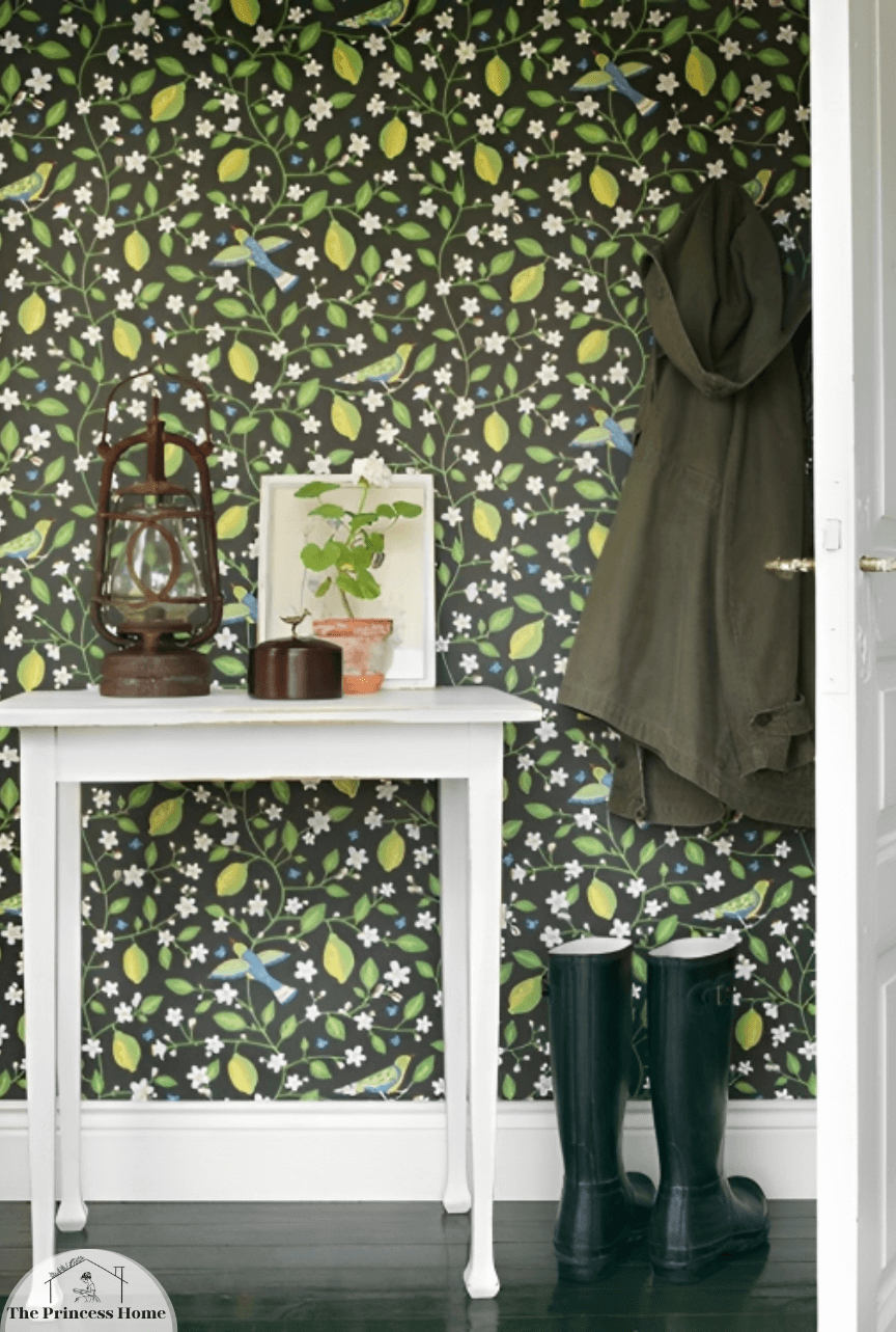 38.Bold Wallpaper Choices: