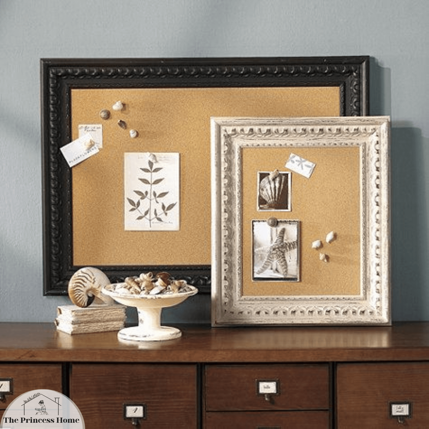 Chalkboard or Corkboard Wall: