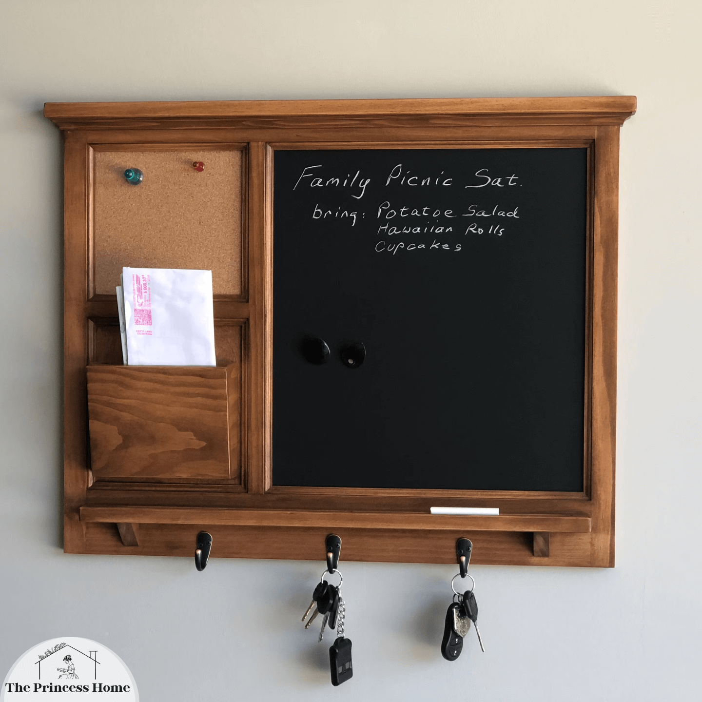 Chalkboard or Corkboard Wall: