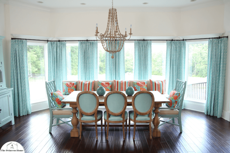 2. Choosing the Right Colors: