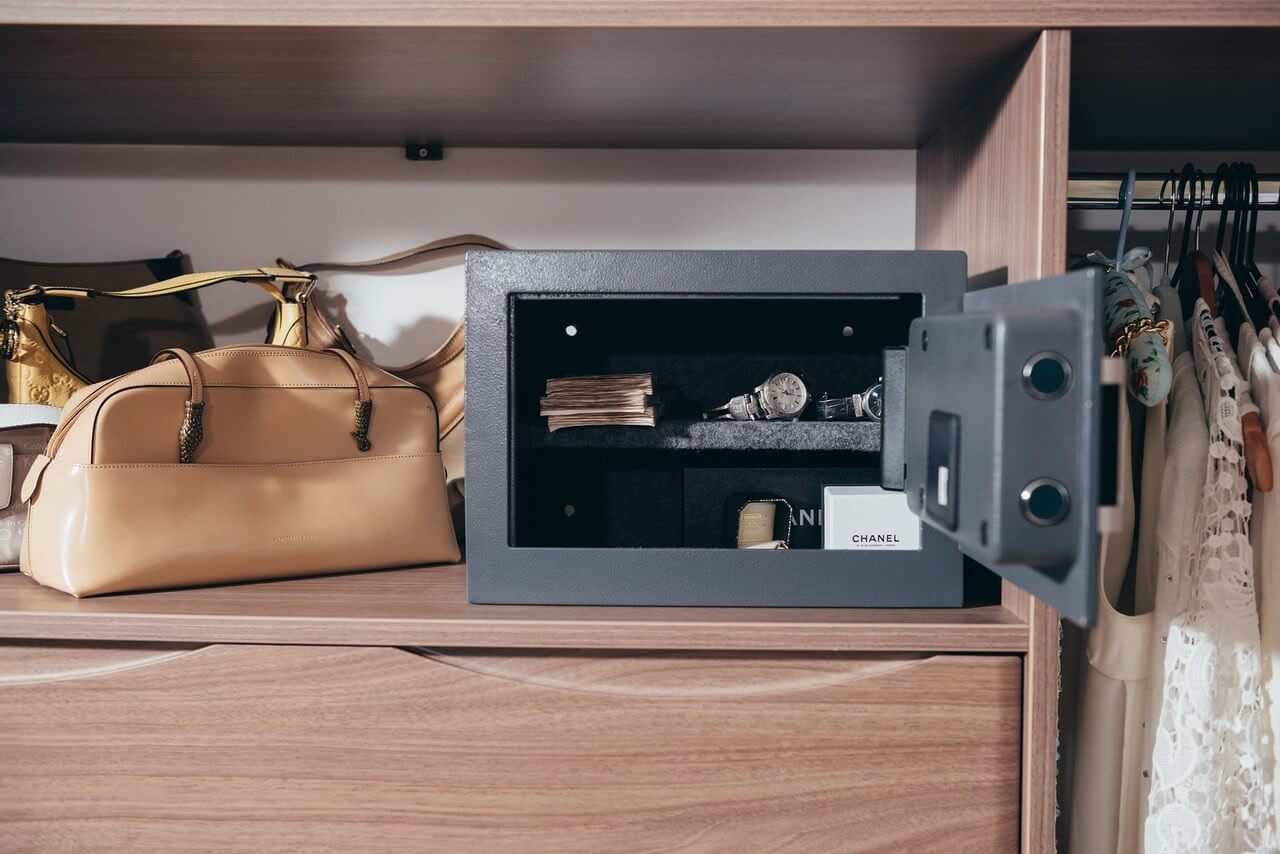 8.Safe Storage