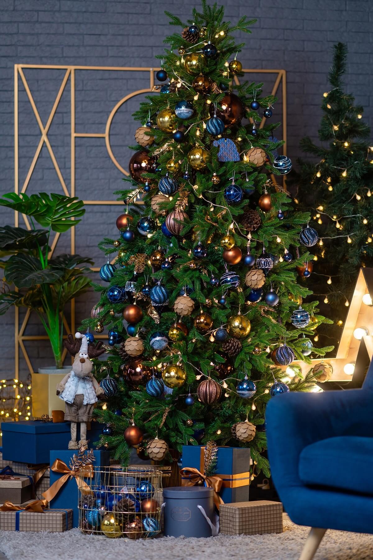 2.Mix Navy Blue with Complementary Colors