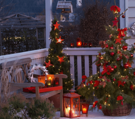 The Christmas Balcony Decor Trend: Elevate Your Festive Spirit