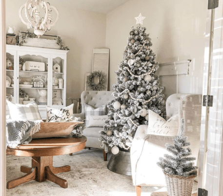 Adorable Rustic Christmas Farmhouse Tour