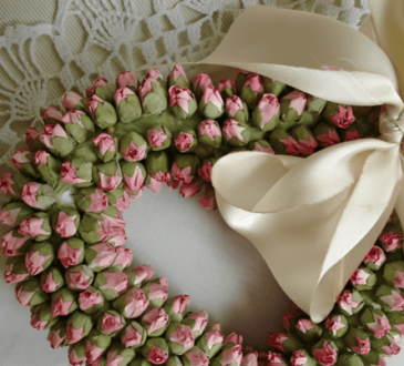 The Romantic Tradition of Wreaths on Valentine's Day