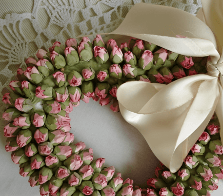 The Romantic Tradition of Wreaths on Valentine's Day