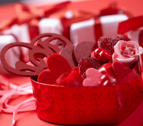 Romantic Elegance: Exploring the World of Valentines Day Ornaments