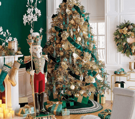 How to Decorate a Christmas Tree Like a Pro